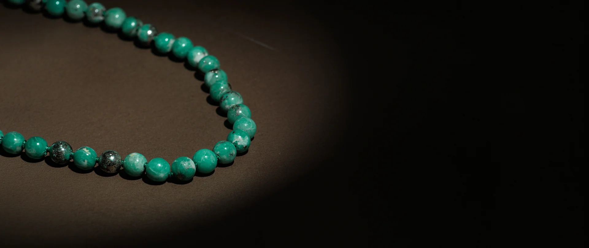 Emerald bead necklace